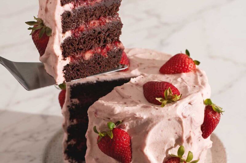 strawberry chocolate cake